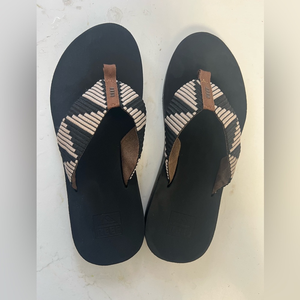 Reef women NEW Black and Tan Flip Flops
